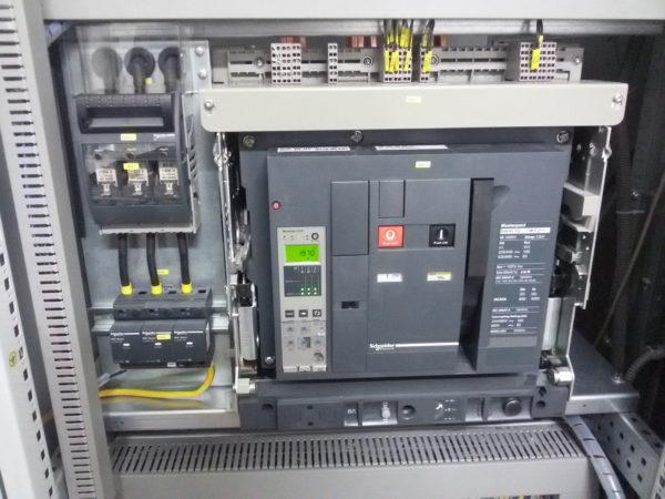 Electrical Switchgears 4000A and power busbar installation - Projekt